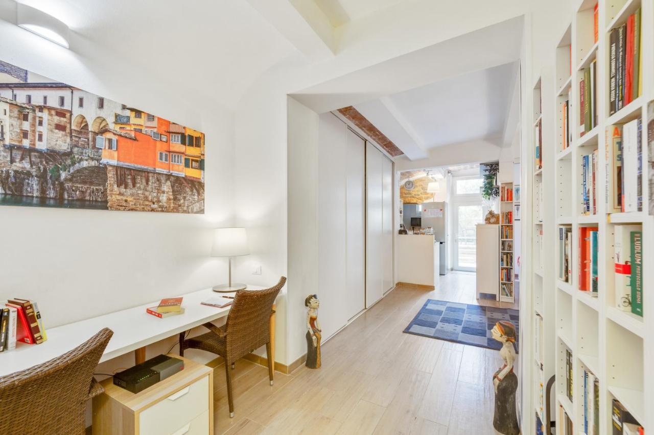 Oltrarno Bright Apartment Con Patio Privato Florença Exterior foto